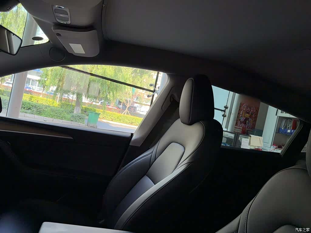 Tesla Model Y, 2023 13