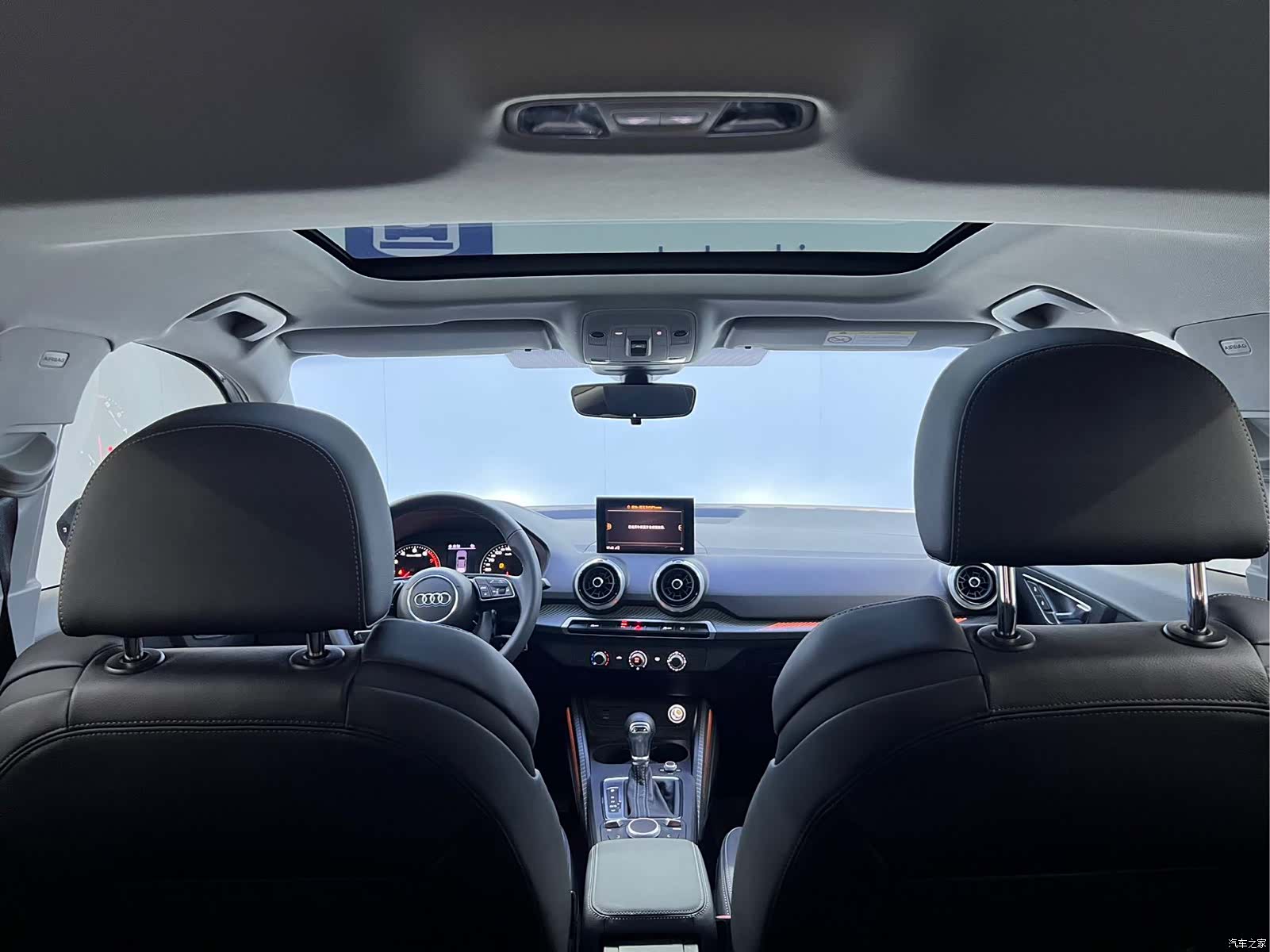 Audi Q2L, 2023 13