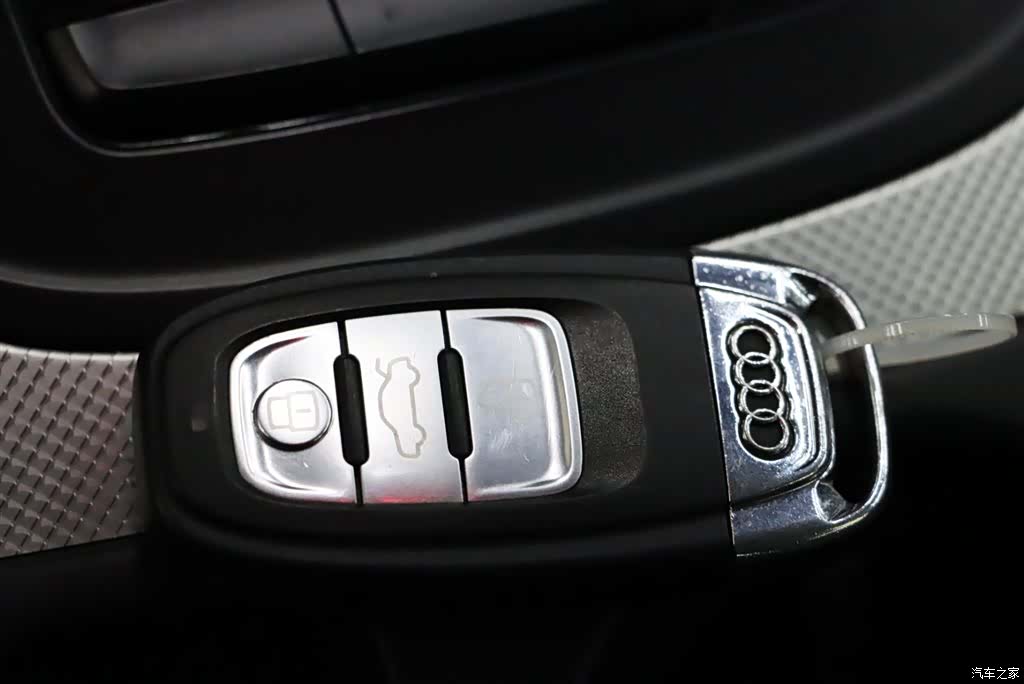 Audi A4L, 2014 26