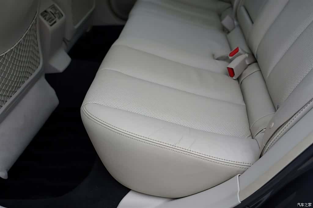 Subaru Legacy, 2011 37