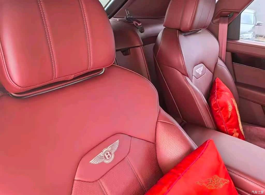 Bentley Bentayga, 2024 4