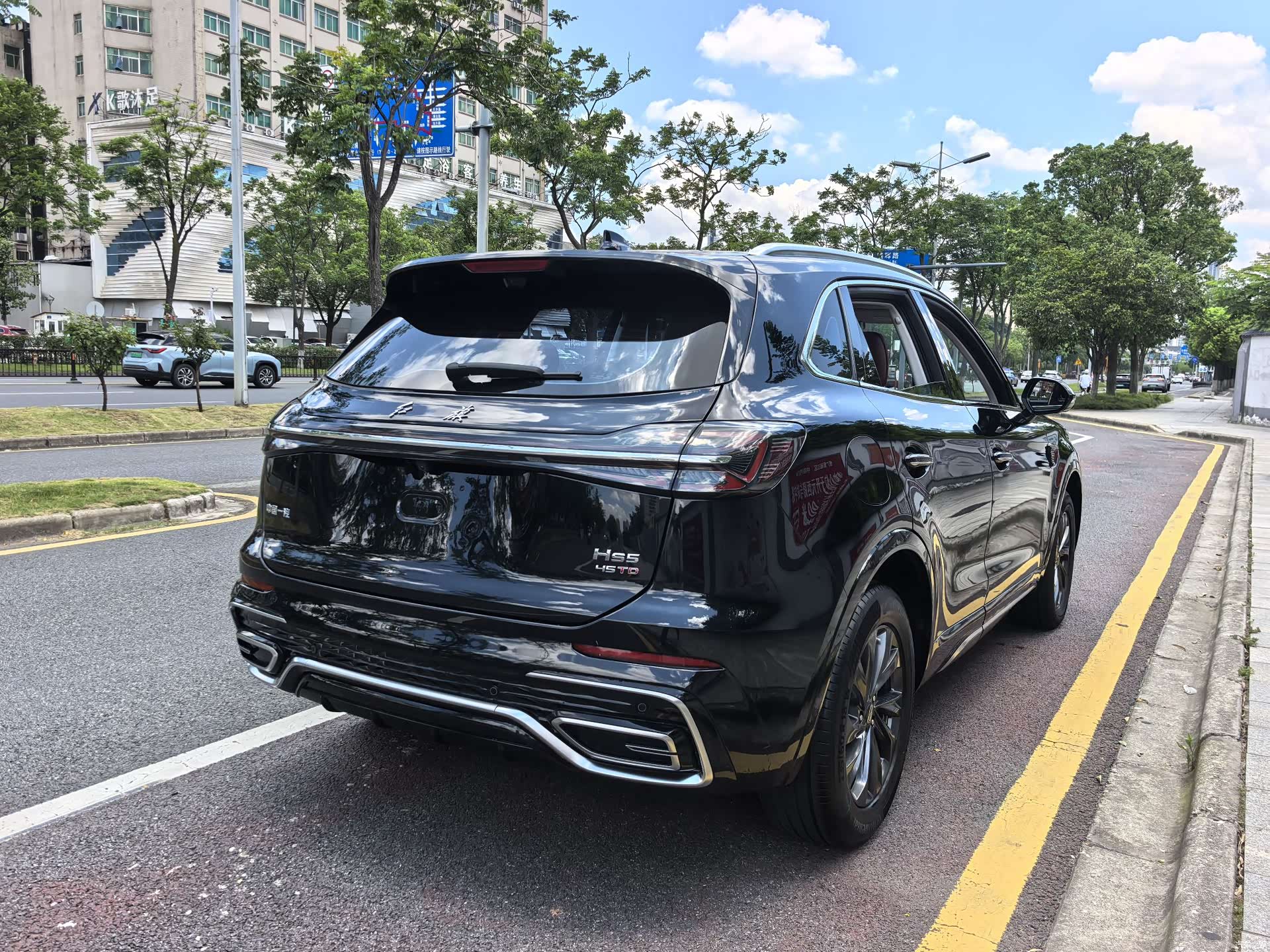 Hongqi HS5, 2024 18