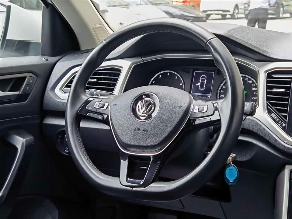 Volkswagen T-ROC exploring Songs
