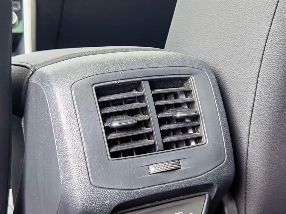 Volkswagen T-ROC exploring Songs