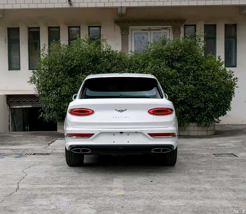 Bentley Bentayga, 2024 2