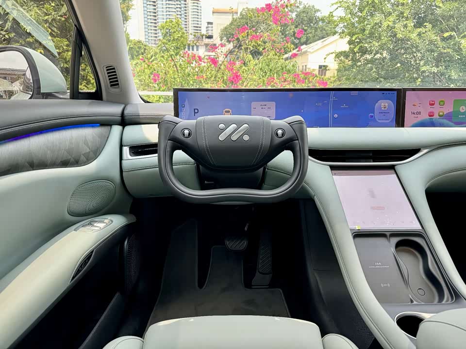 IM Motors Zhiji LS6 IM Motors Zhiji LS6