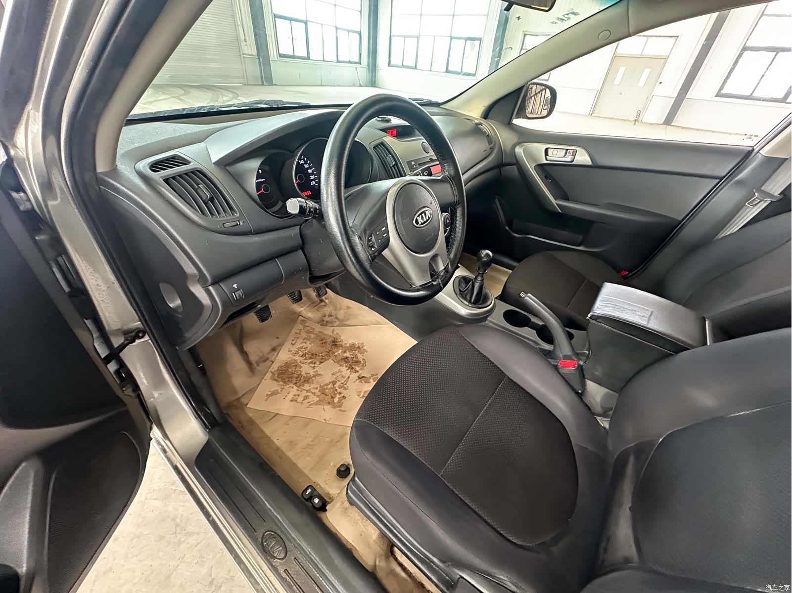 Kia GL, 2011 13