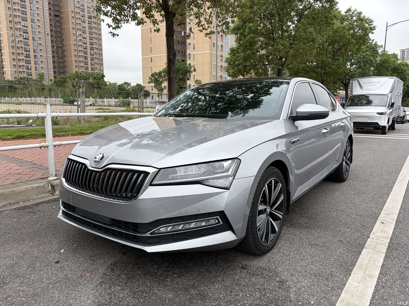 Skoda Superb, 2023 1