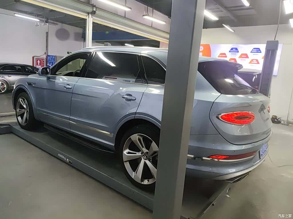 Bentley Bentayga, 2023 6