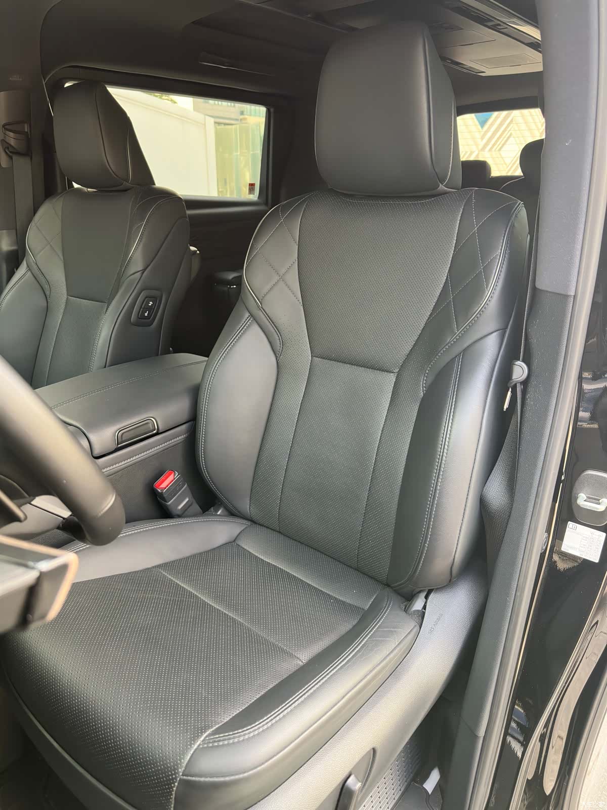 Toyota Alphard, 2024 11