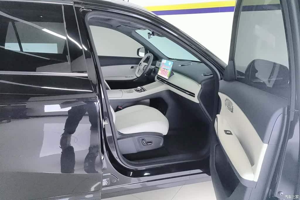 Geely 7, 2025 8