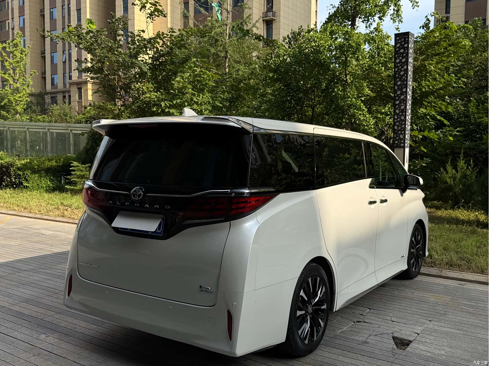 Toyota Alphard, 2024 7