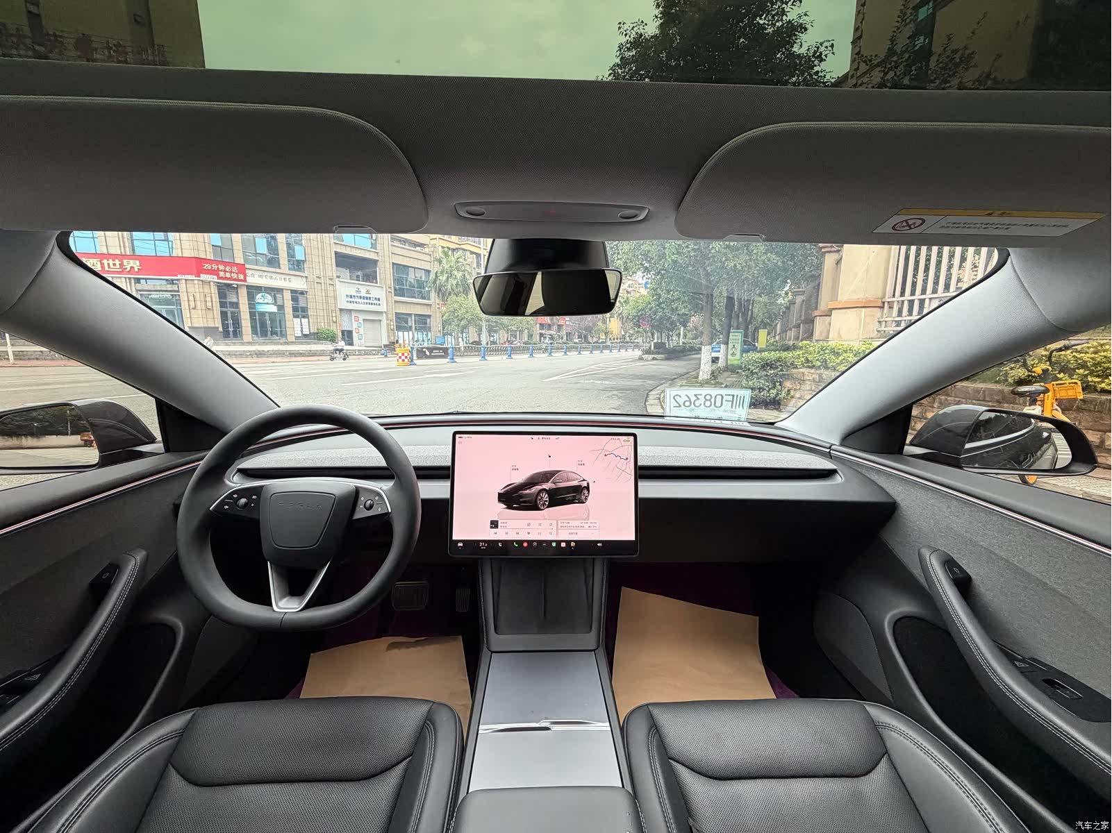 Tesla Model 3, 2025 10