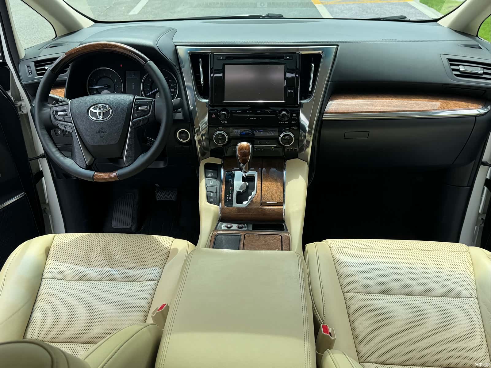 Toyota Alphard, 2018 7