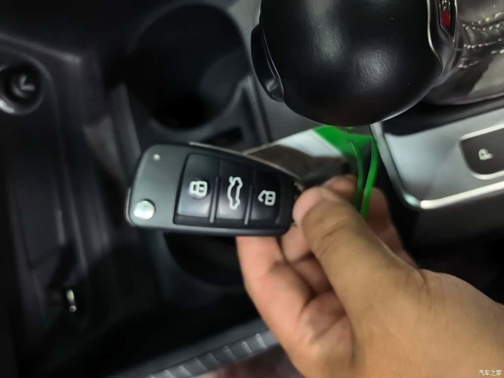 Audi Q2L, 2022 9