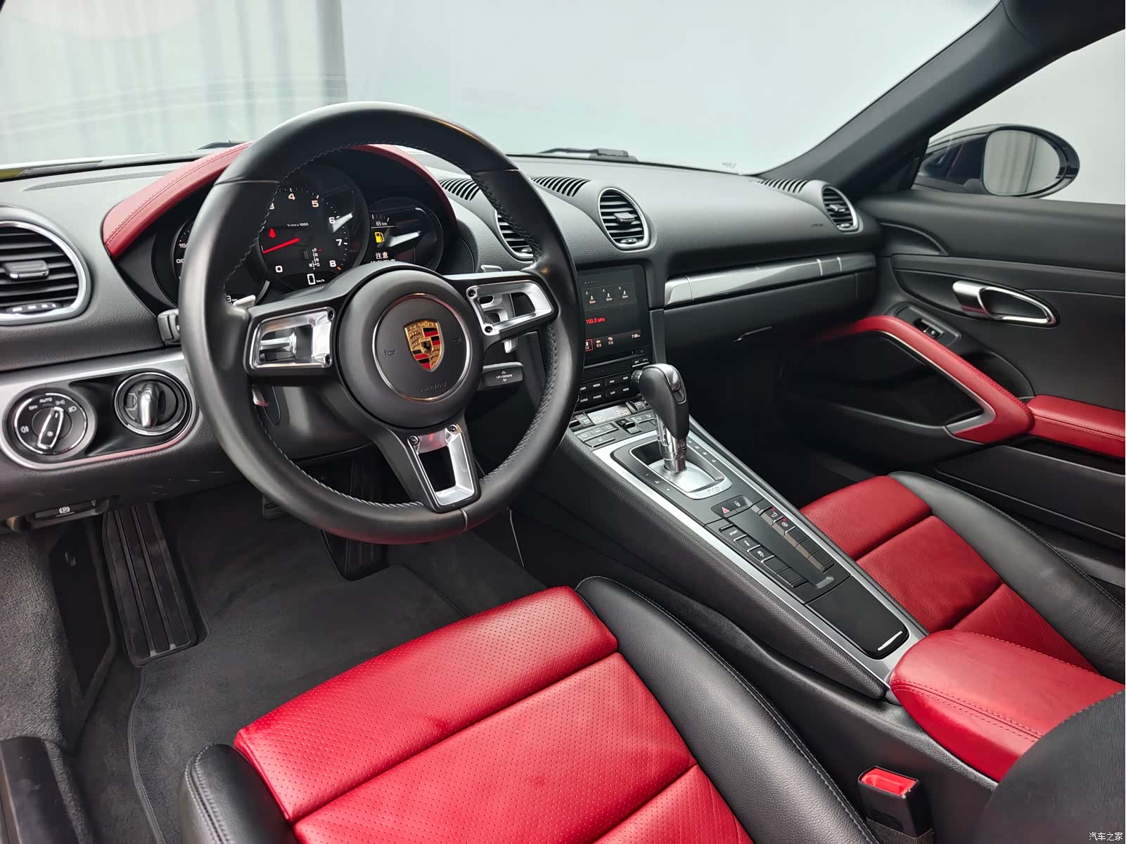 Porsche Cayman, 2017 все фото