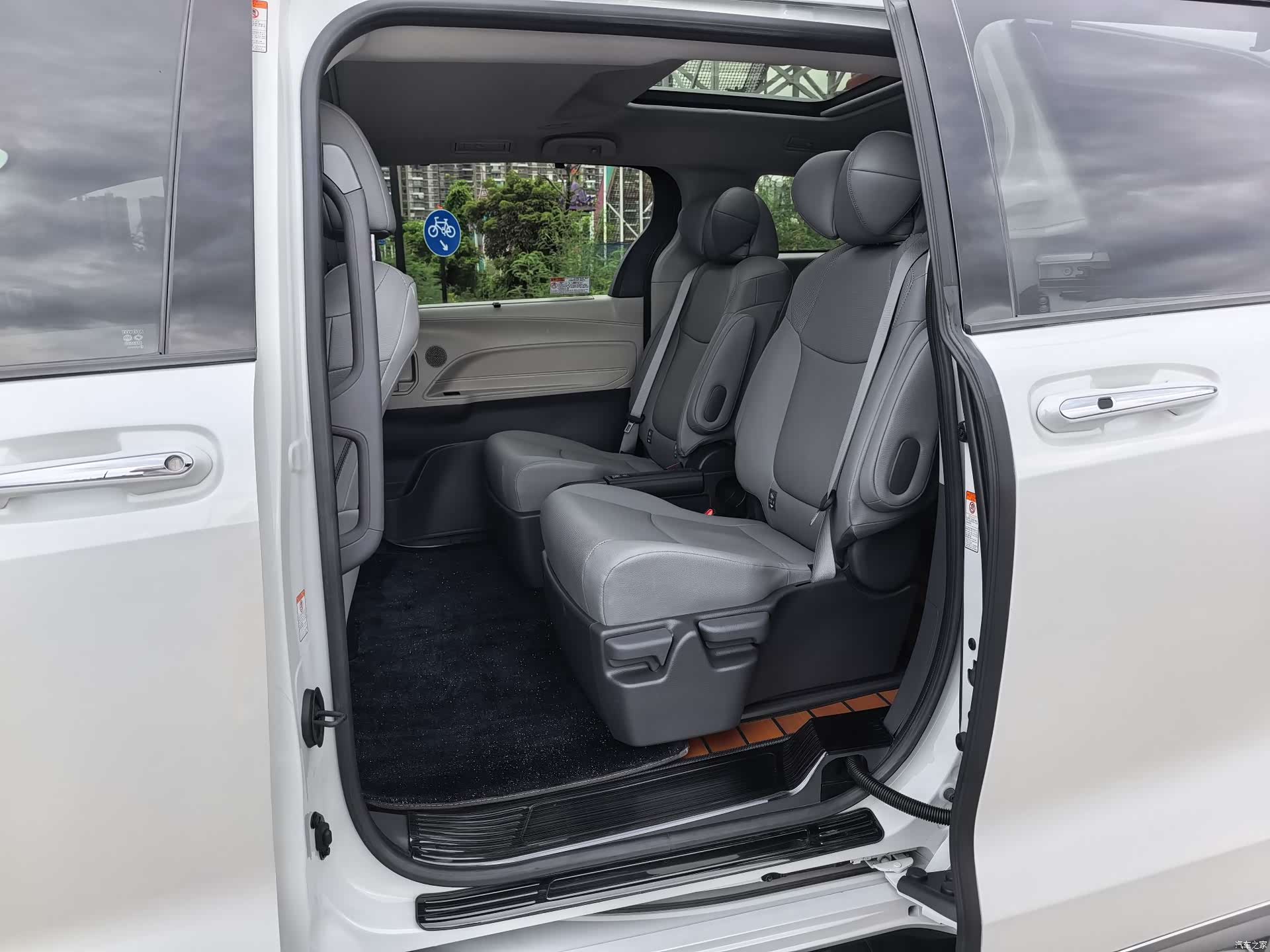 Toyota Granvia, 2023 4