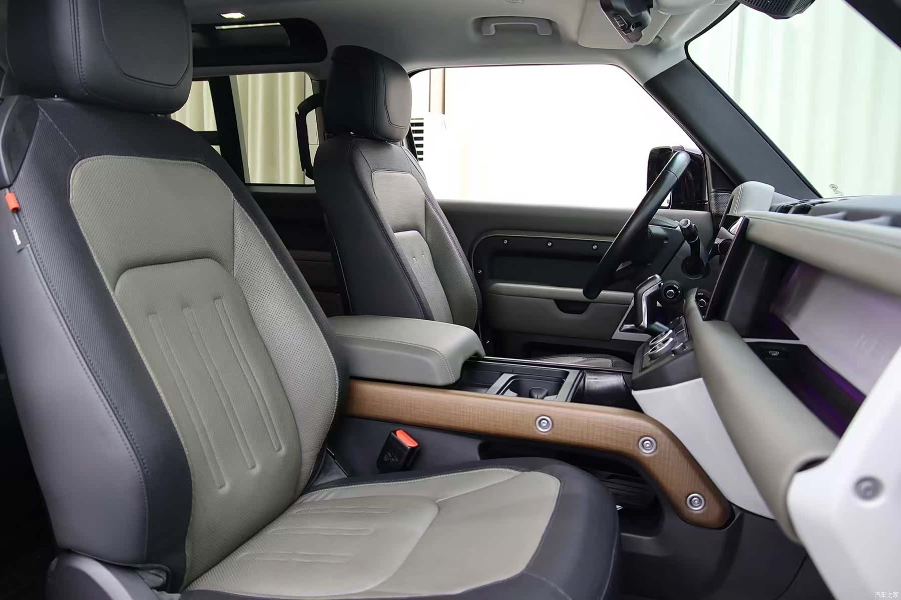 Land Rover Defender, 2022 8