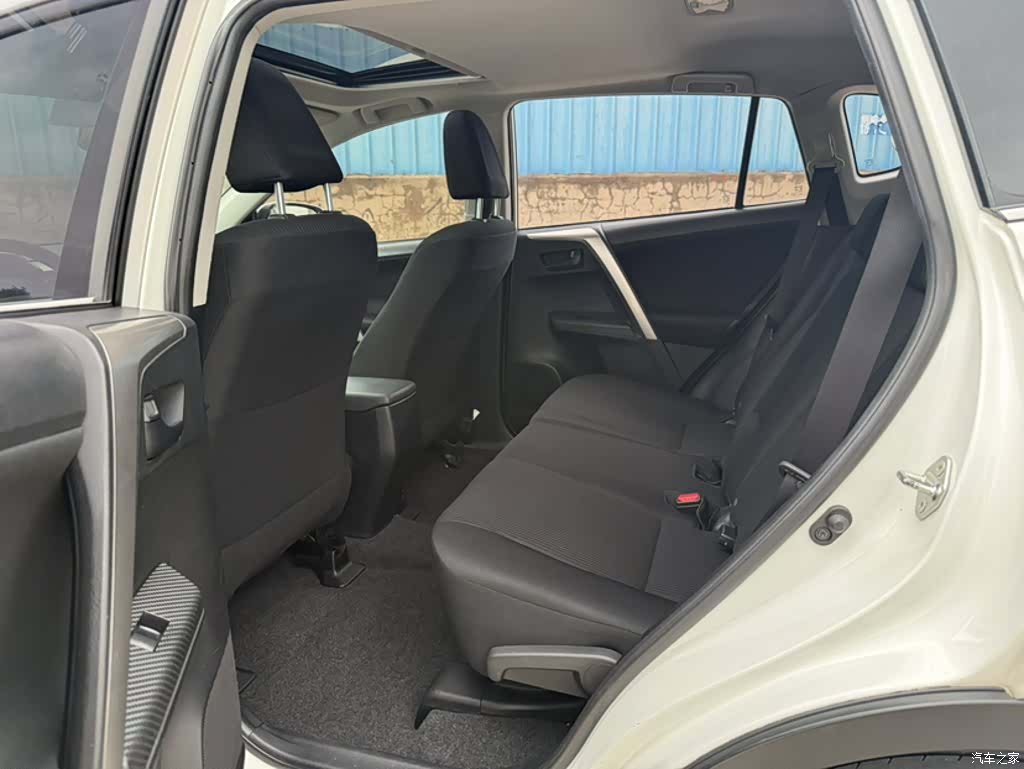 Toyota RAV4, 2016 14