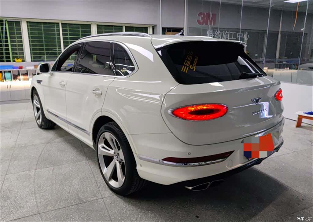 Bentley Bentayga, 2022 3