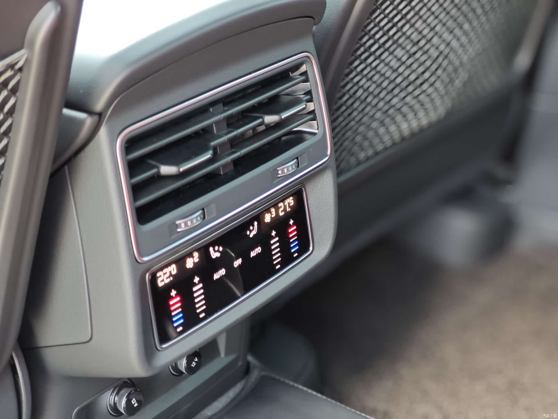 Audi Q7, 1900 21