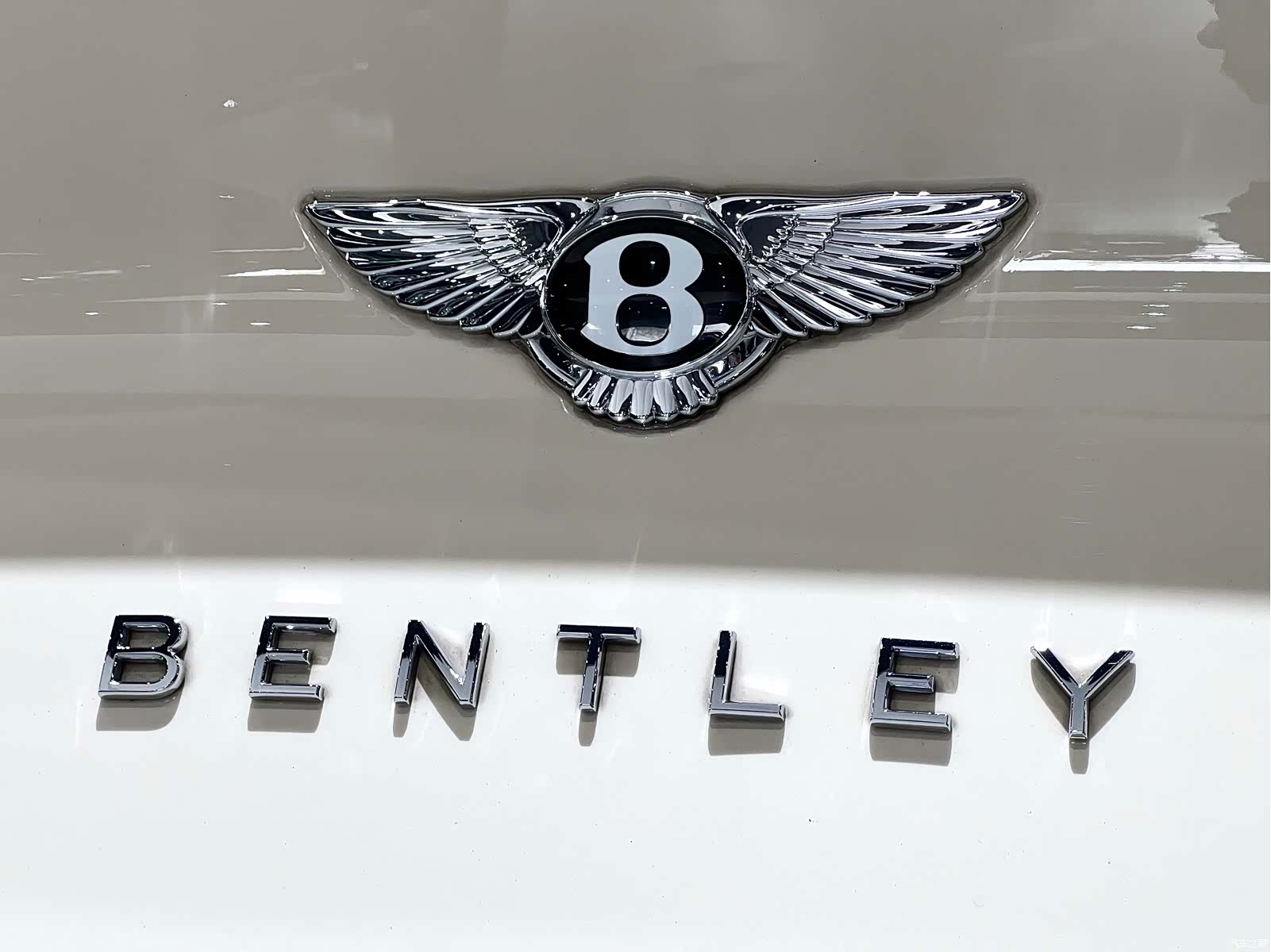 Bentley Bentayga, 2021 13
