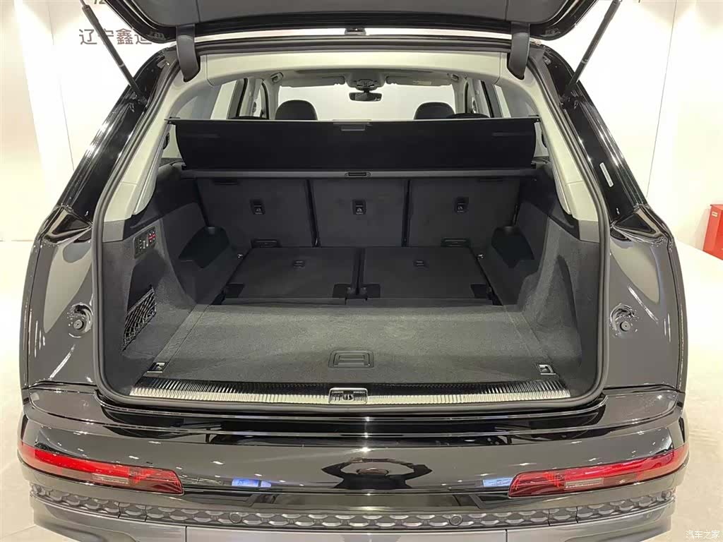 Audi Q7, 2024 6