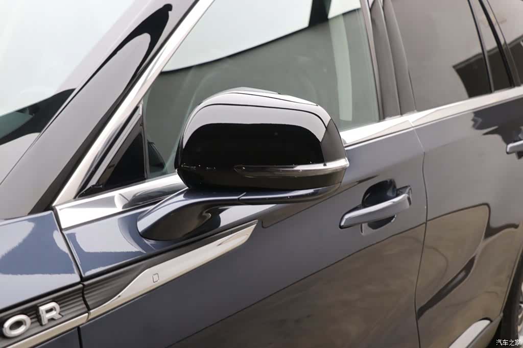 Lincoln Aviator, 2023 28