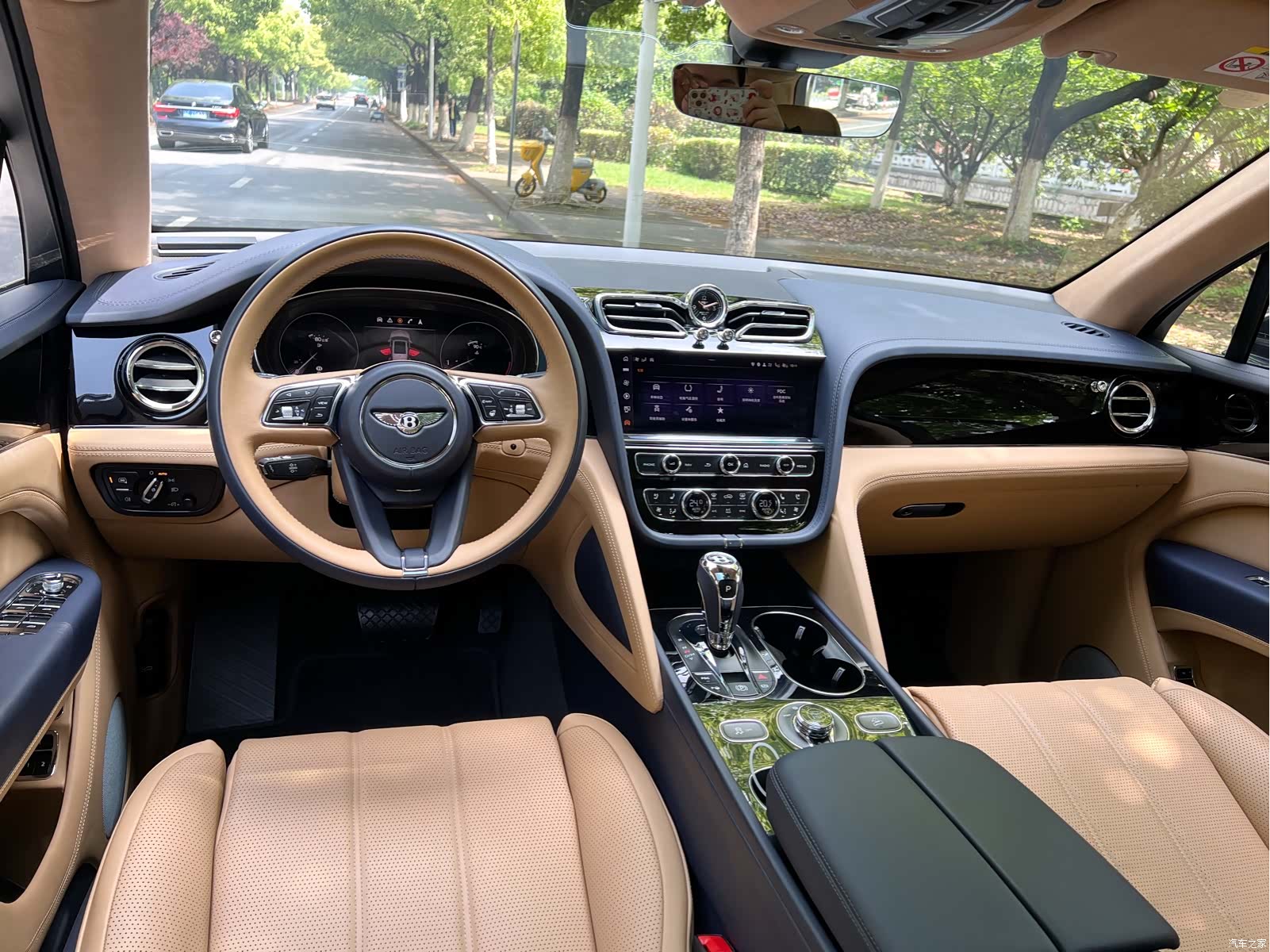 Bentley Bentayga, 2024 15