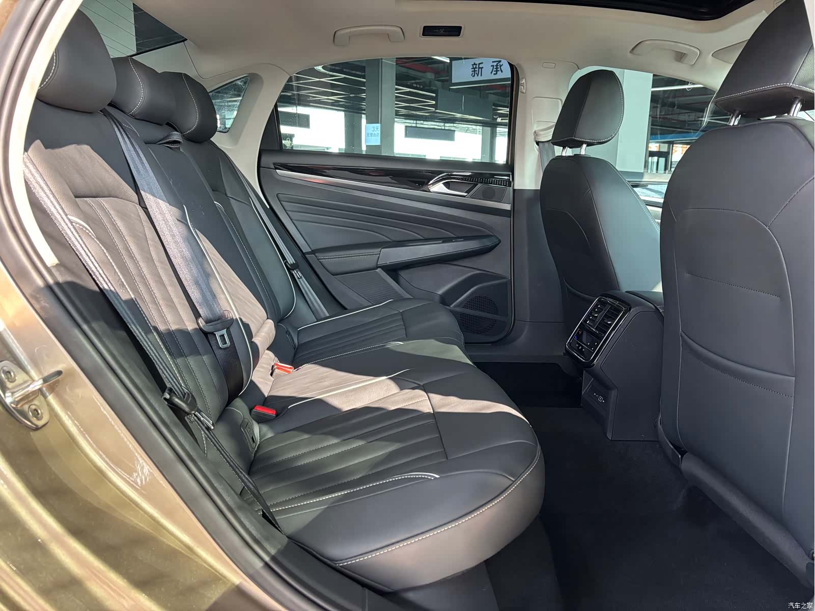 Volkswagen Passat, 2022 10
