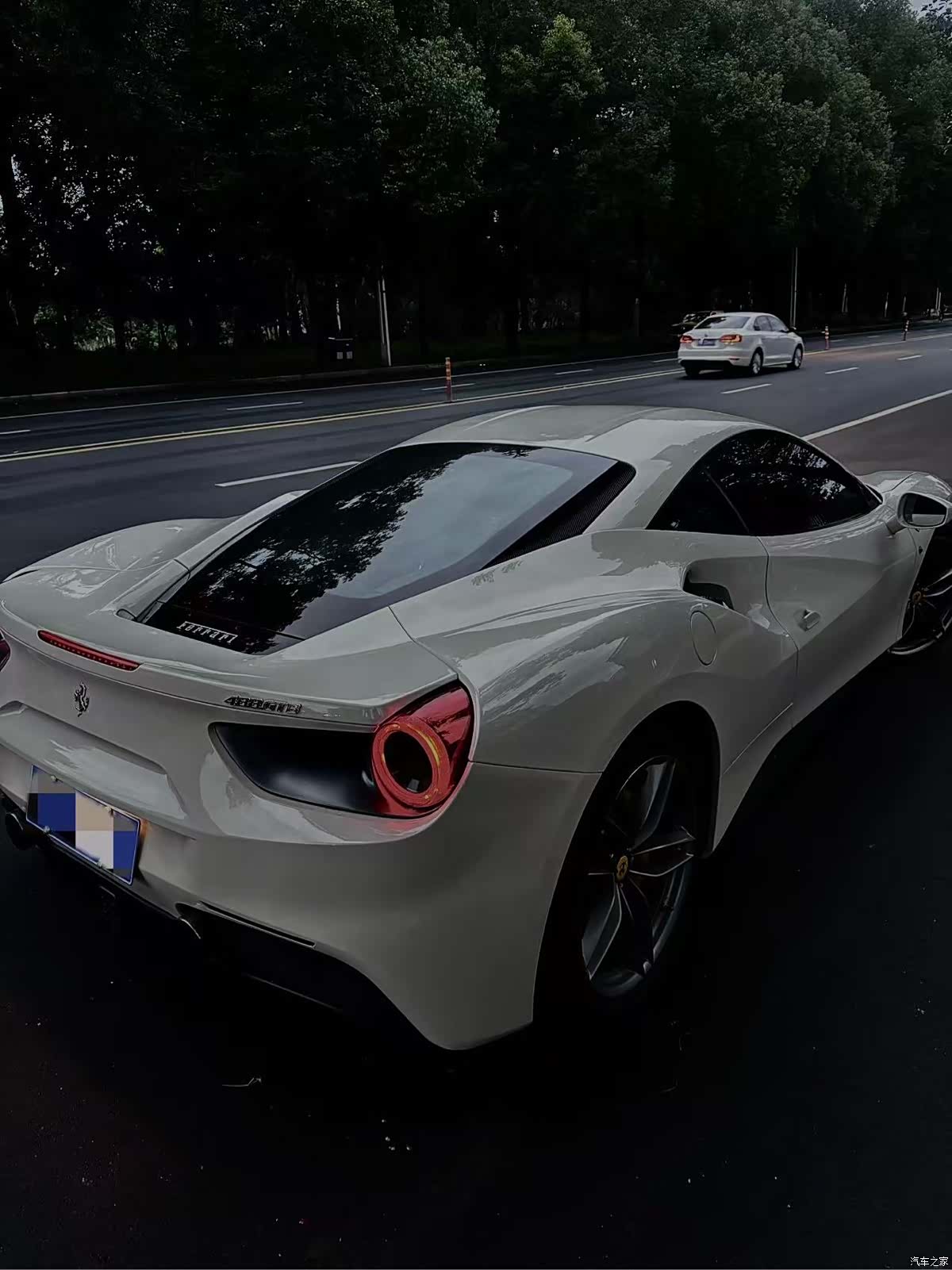 Ferrari 488, 2018 4