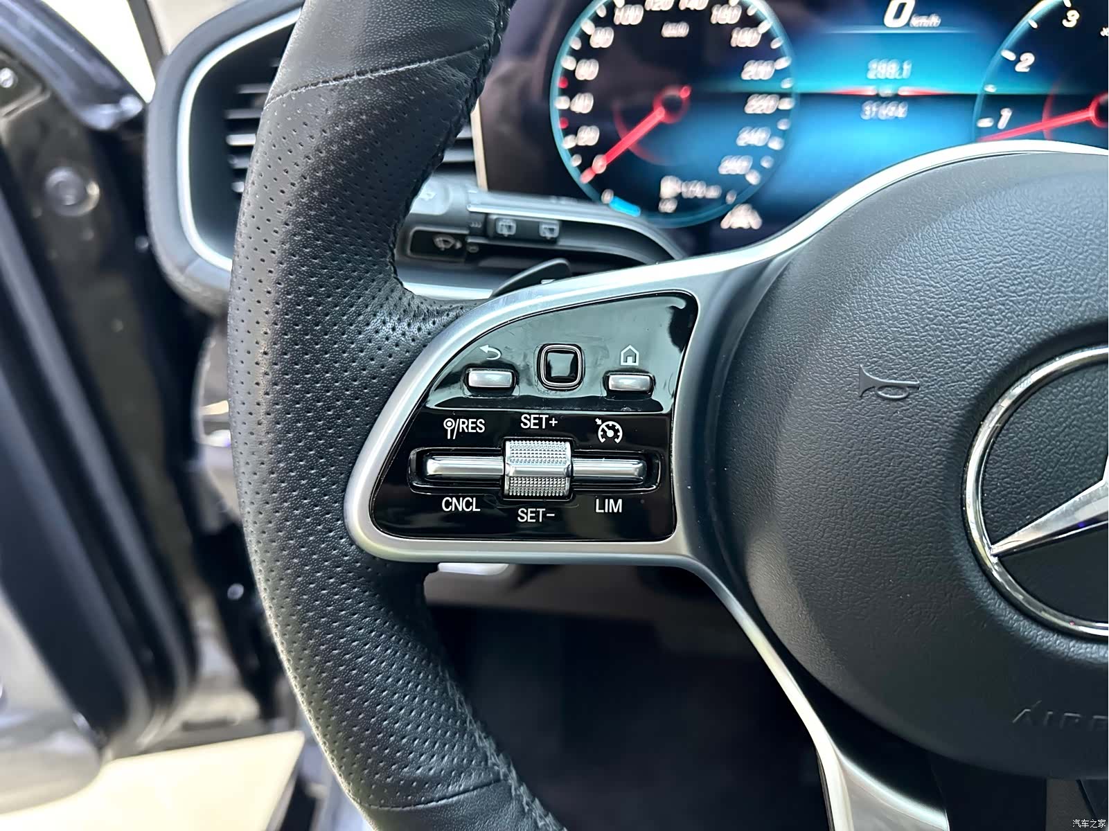 Mercedes-Benz GLE, 2022 12