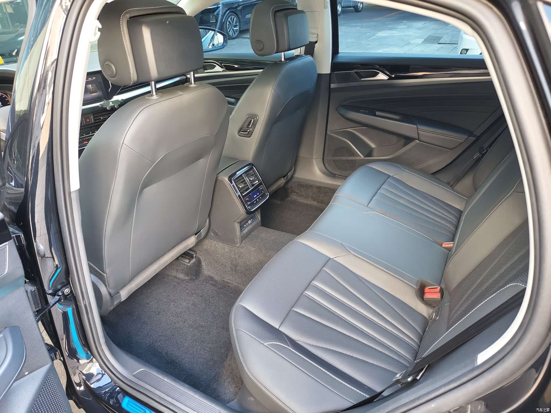 Volkswagen Passat, 2024 12