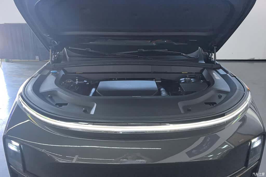 Li Auto L8, 2025 10