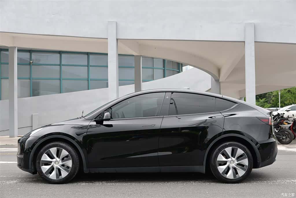 Tesla Model Y, 2021 2