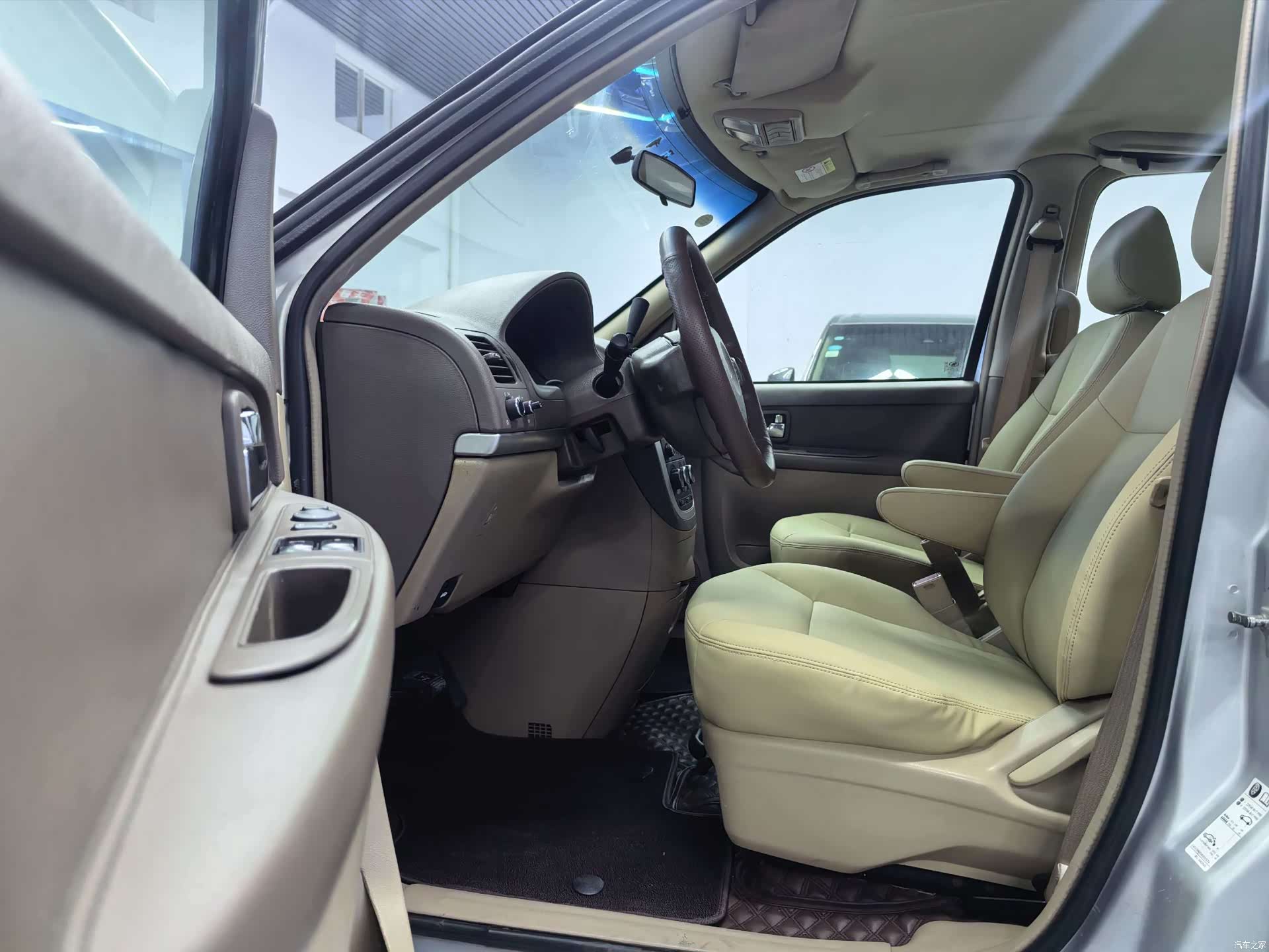 Buick GL8, 2014 4