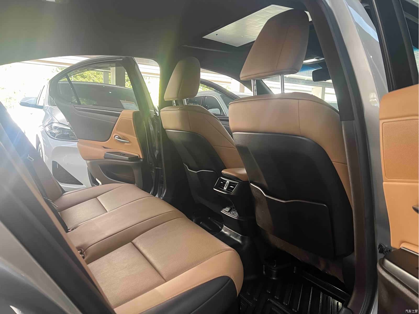 Lexus ES, 2021 7