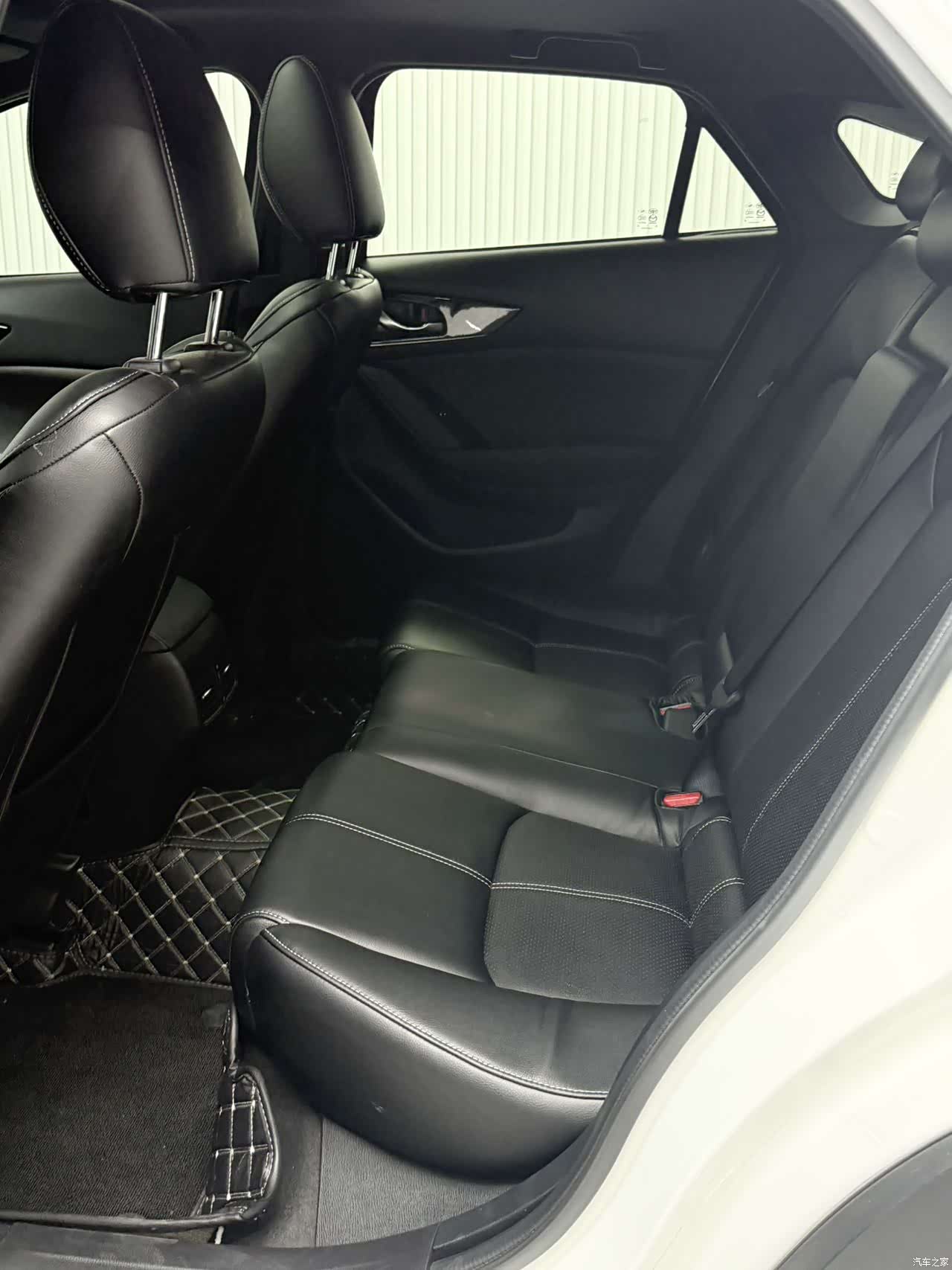 Mazda CX-4, 2023 21