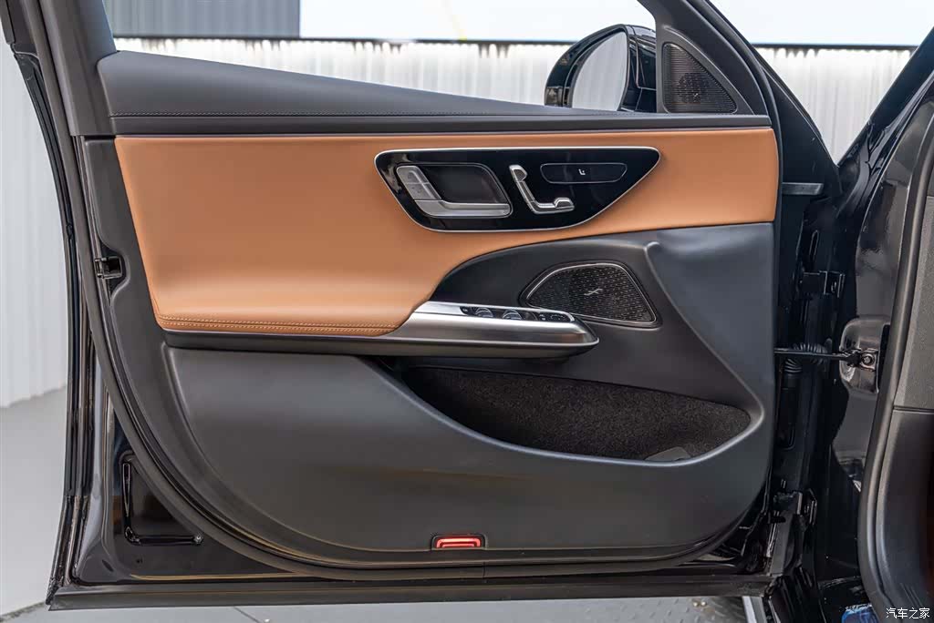 Mercedes-Benz E-Class, 2024 21
