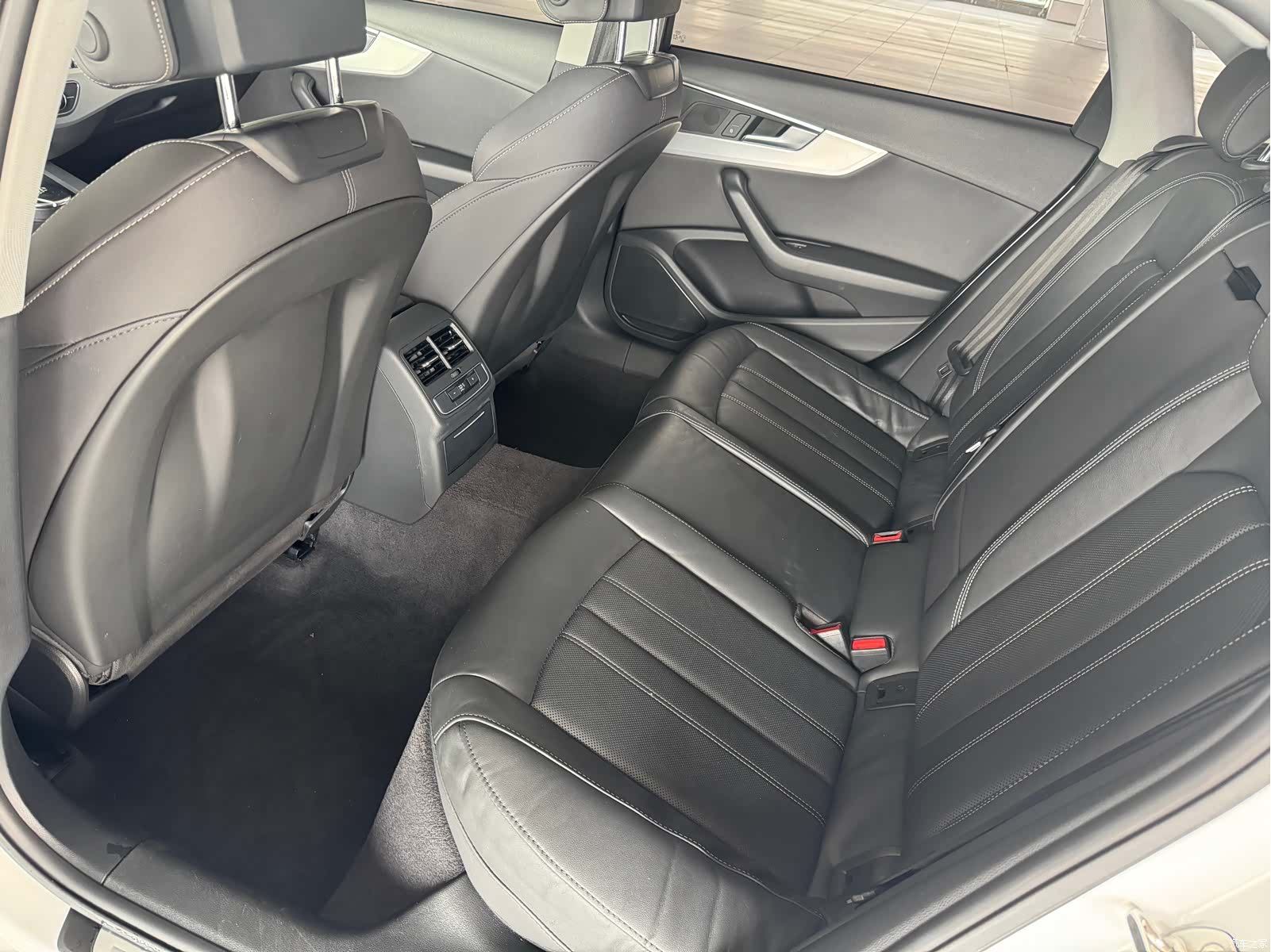 Audi A4L, 2021 7