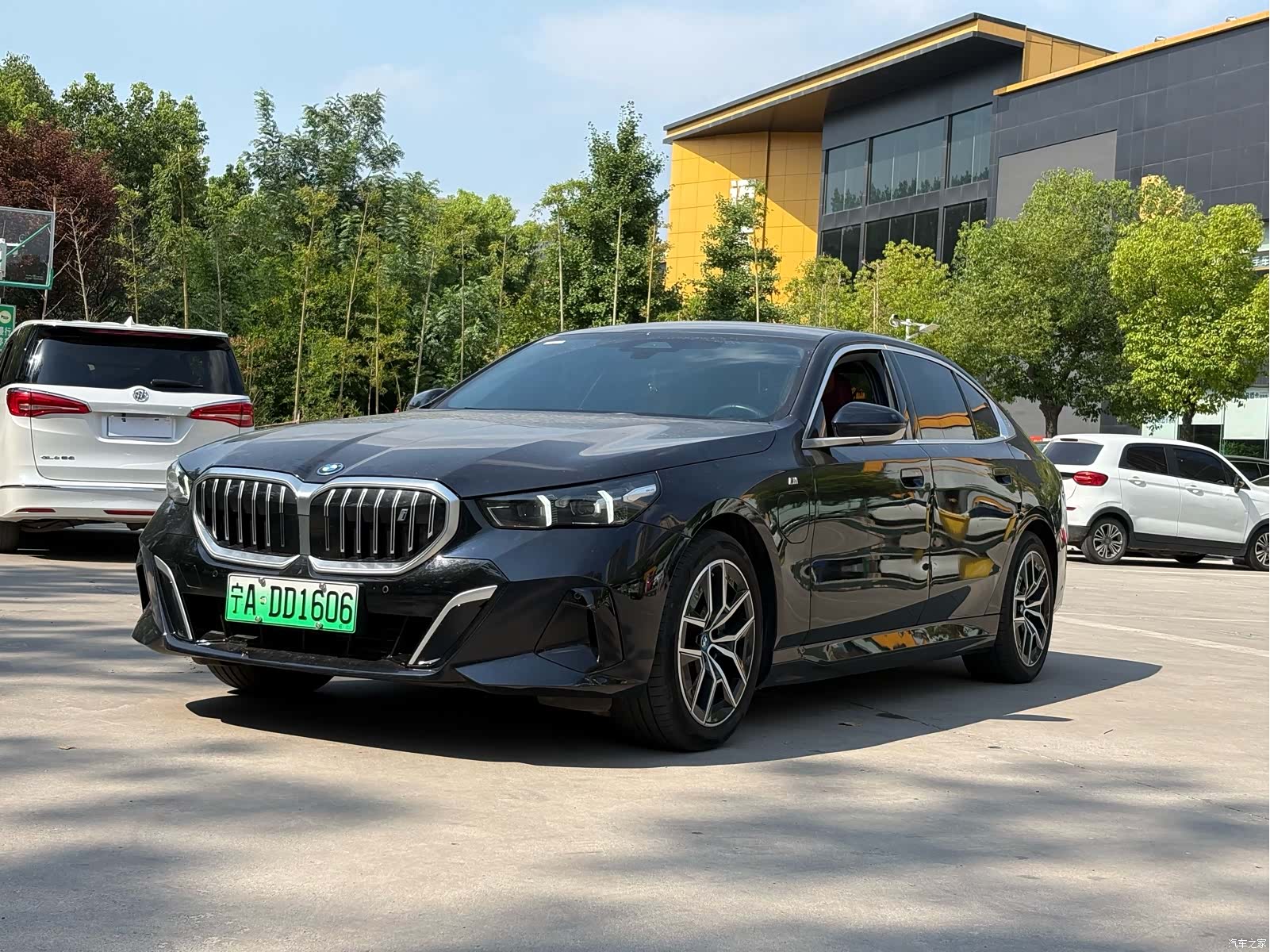 BMW i5, 2025 1