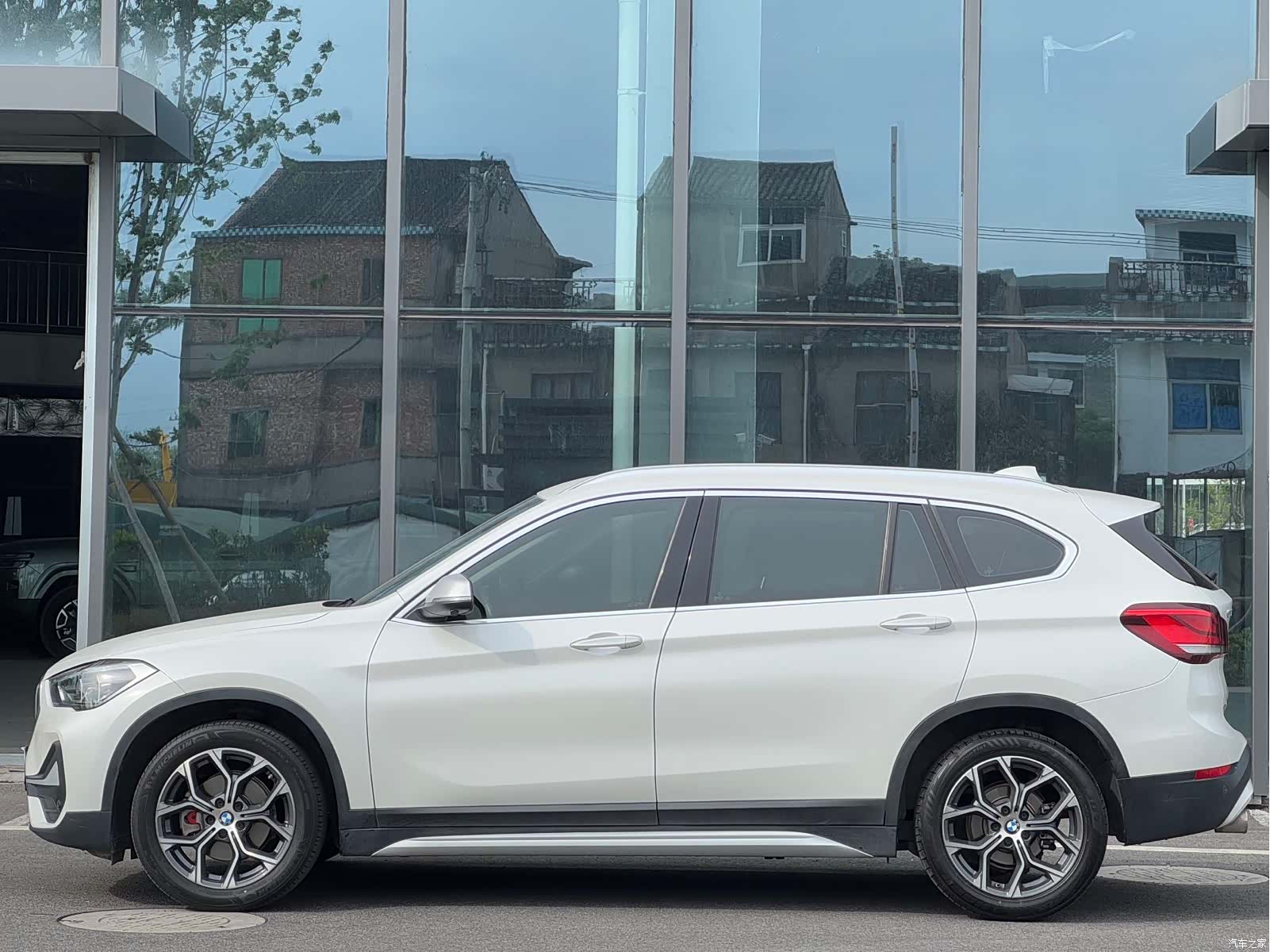 BMW X1, 2021 все фото
