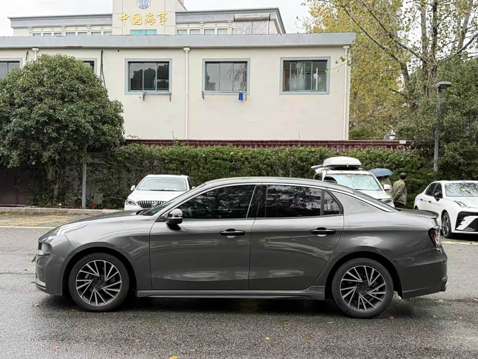 Lynk & Co 03