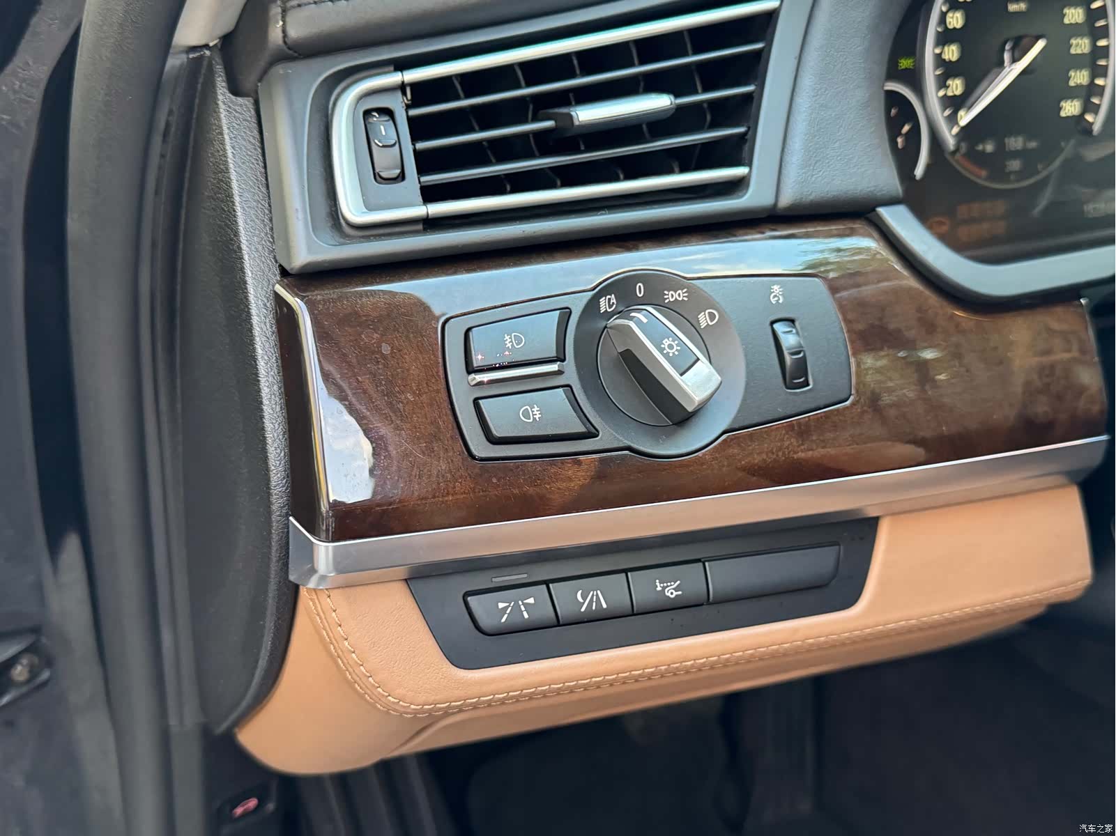 BMW 7 Series, 2011 11