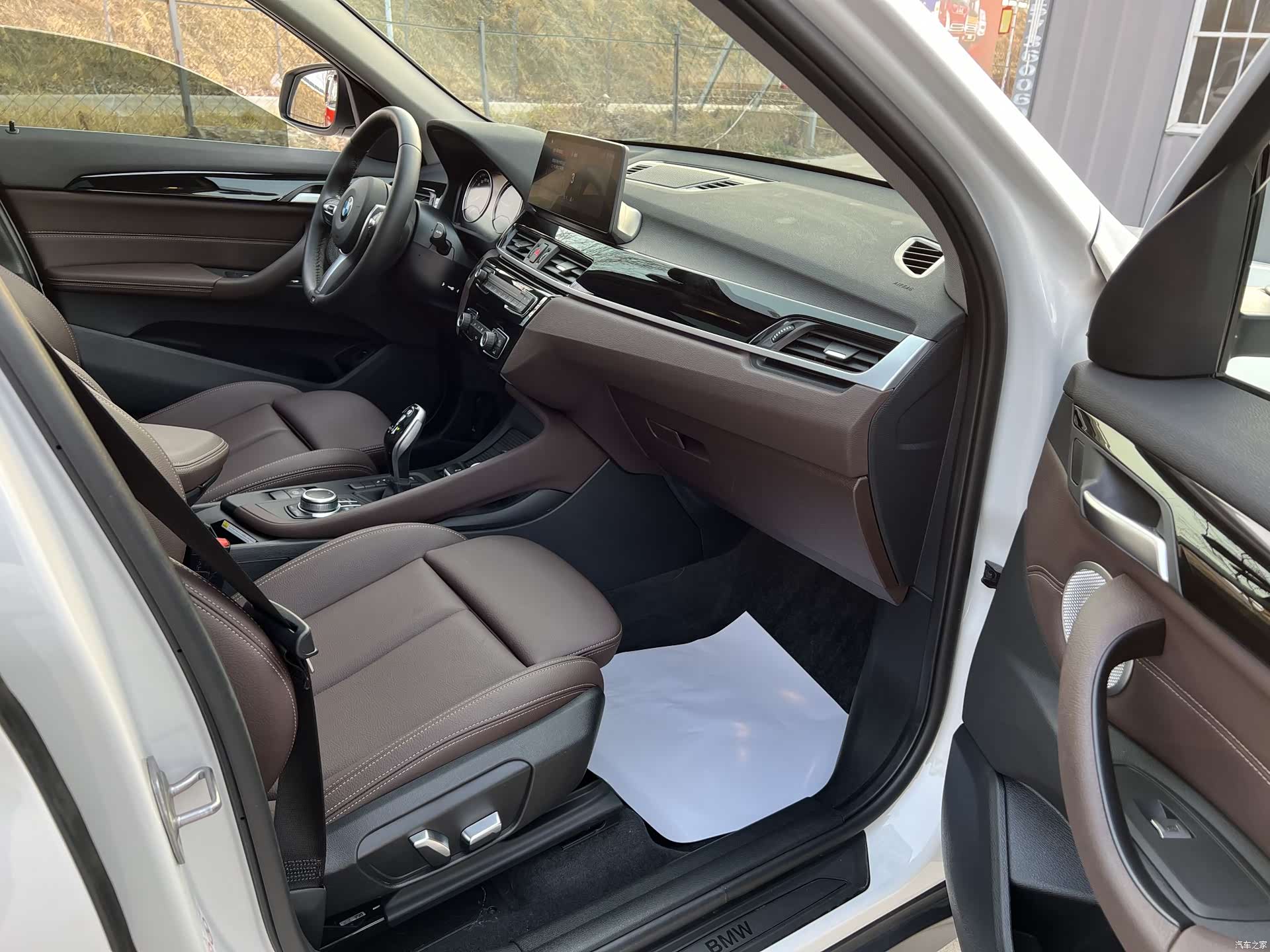 BMW X1, 2021 все фото