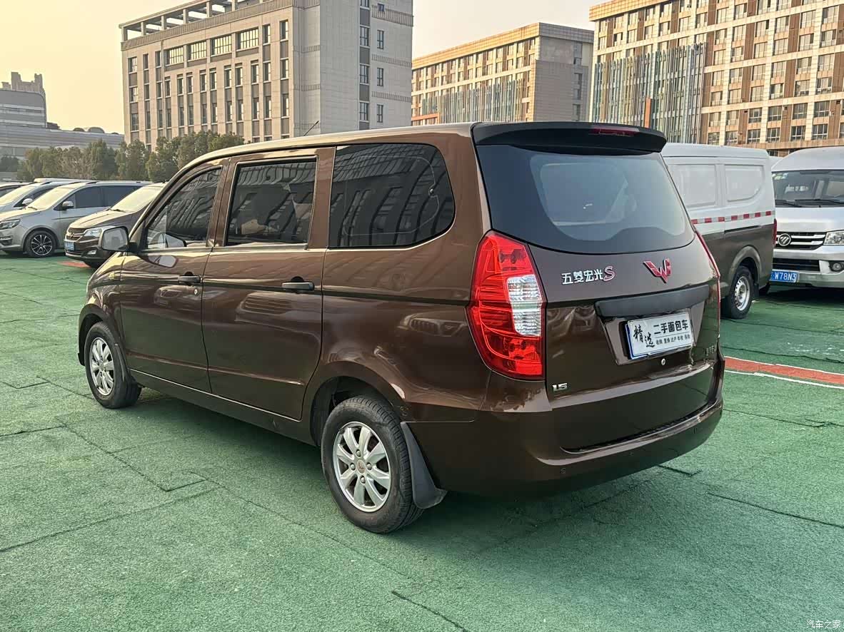 Wuling Hongguang, 2018 все фото