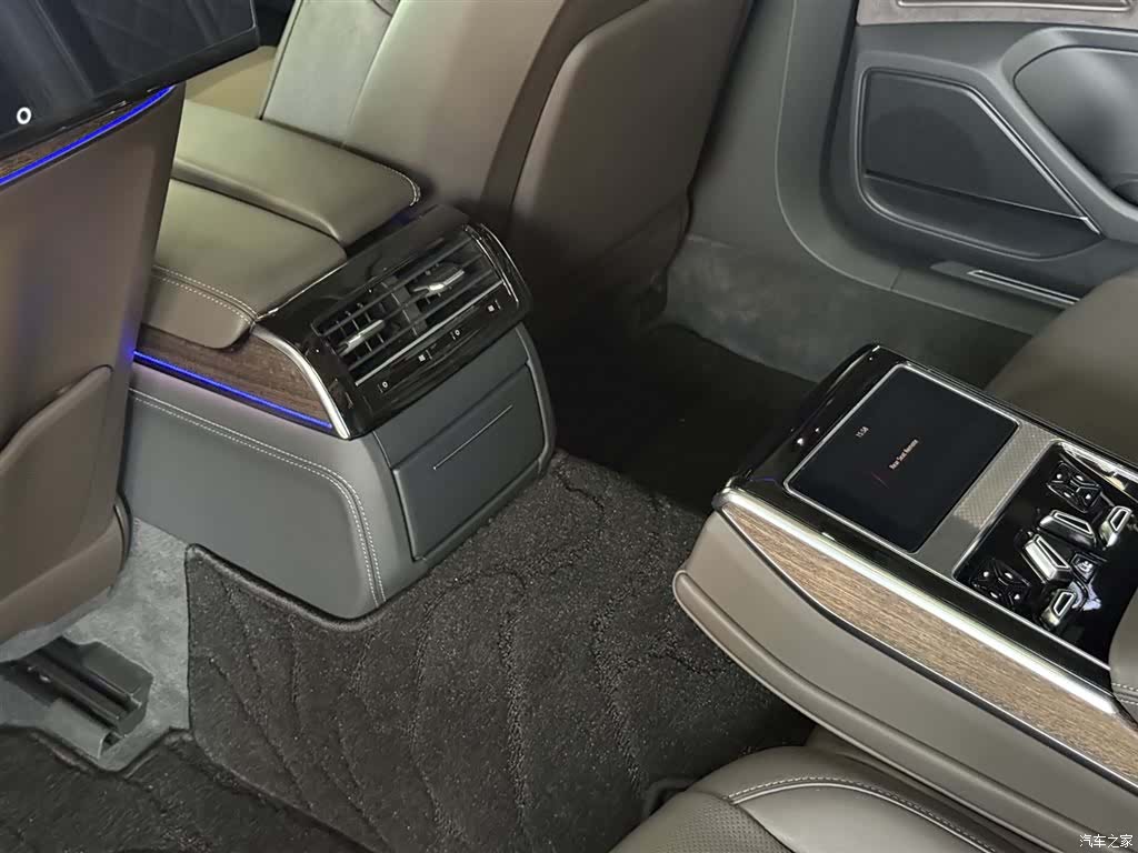 Audi A8L, 2024 20