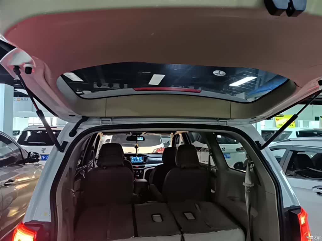 Wuling 730, 2017 19