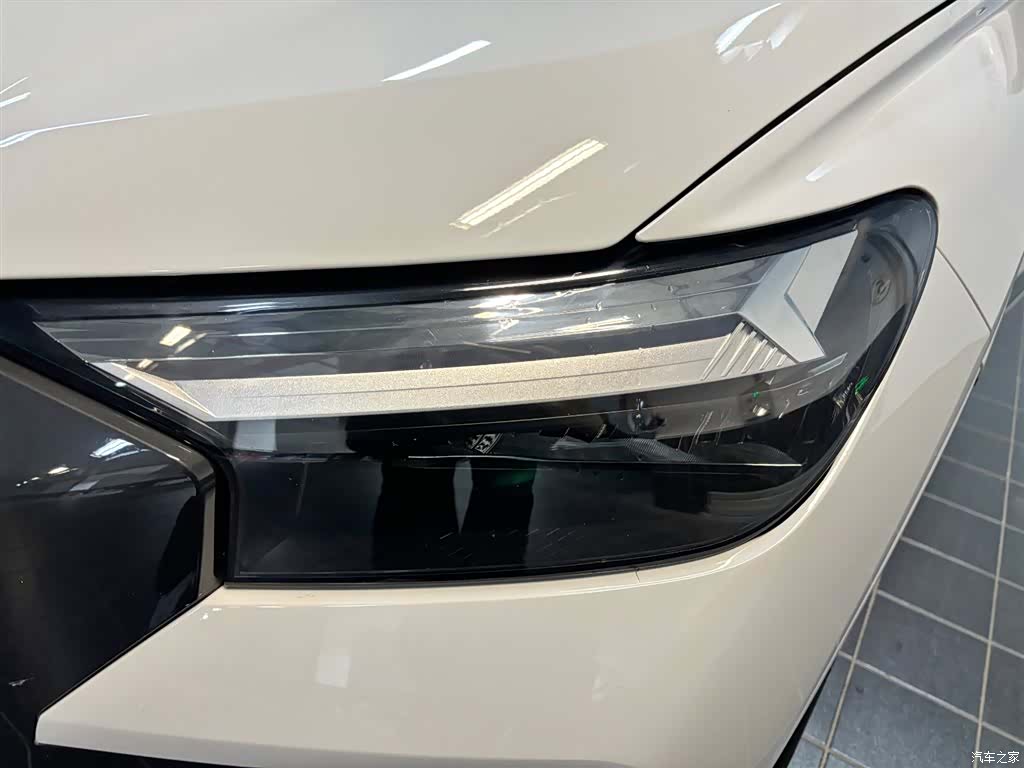 Audi Q4 e-tron, 2024 15
