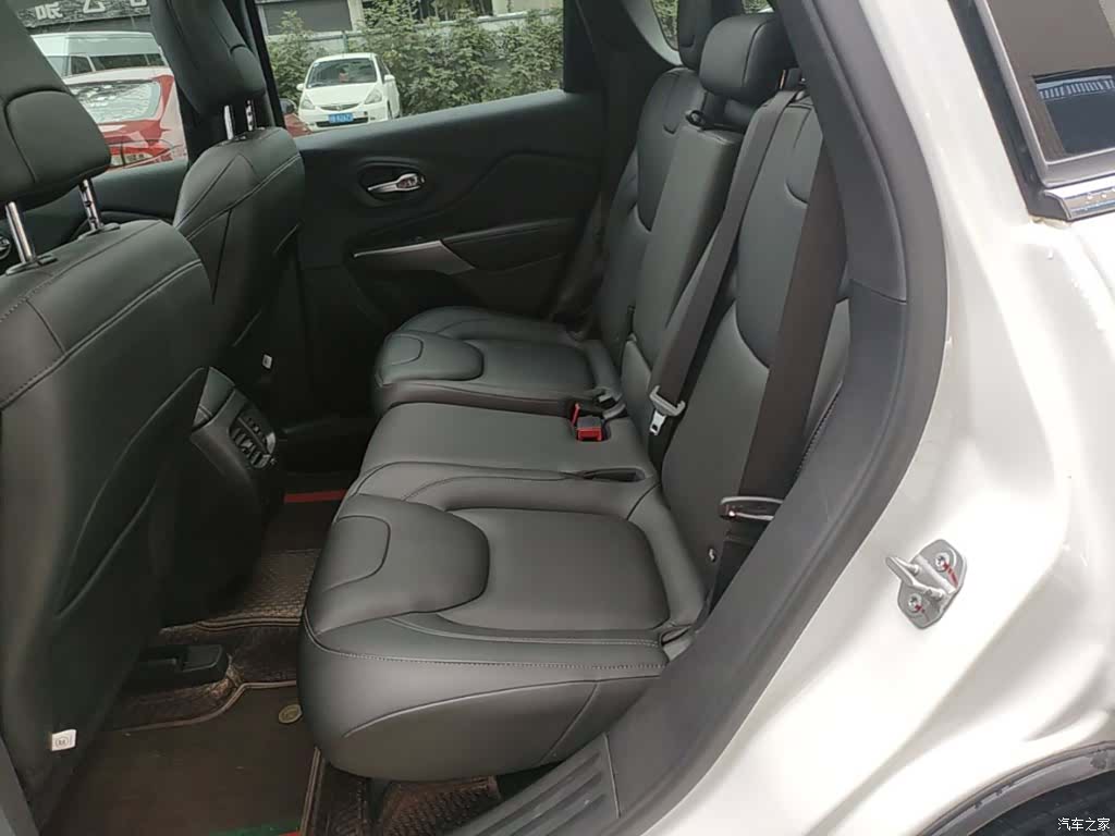 Jeep Cherokee, 2021 17